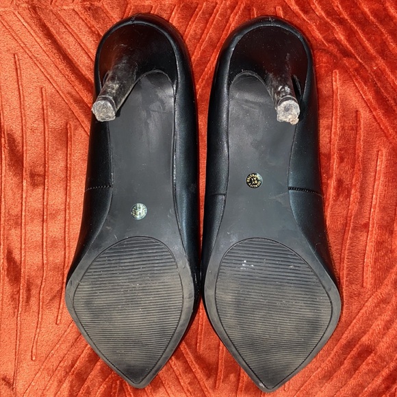 Ana black pumps/heels - Picture 2 of 4